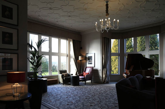 Original eal estate interior image (photo taken with the normal exposure)